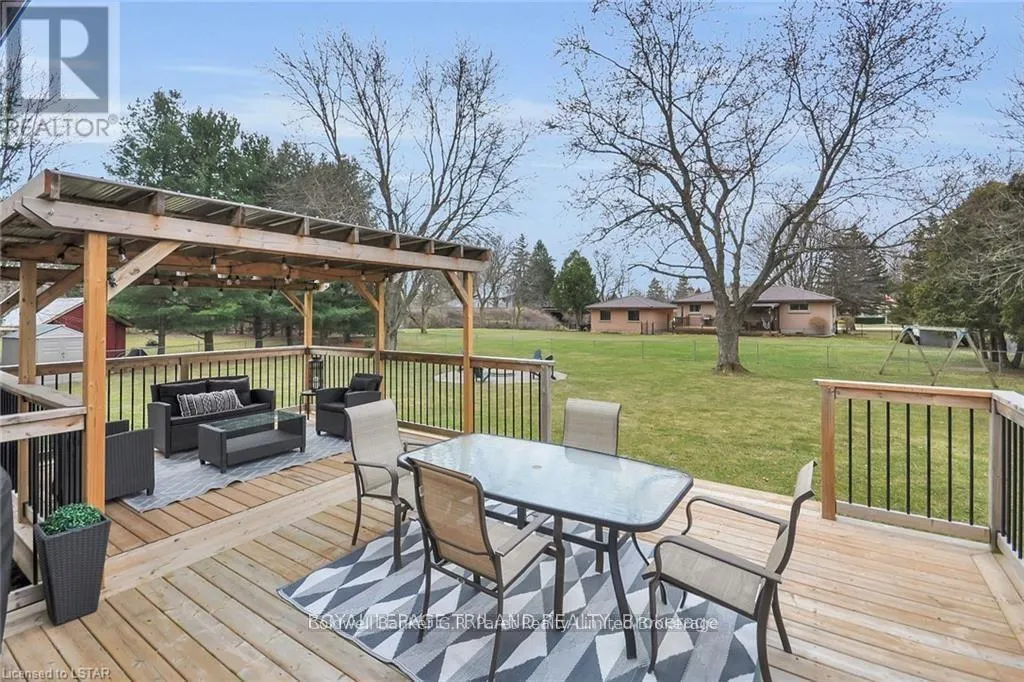104 SIMCOE CRESCENT