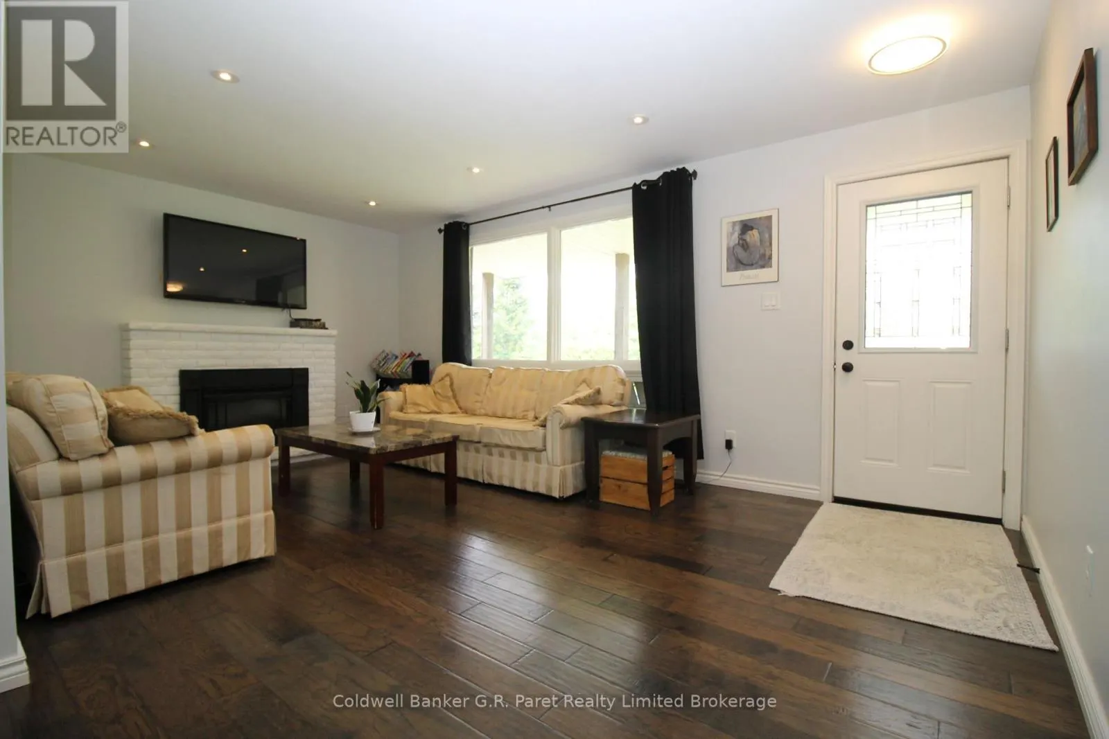 104 SIMCOE CRESCENT