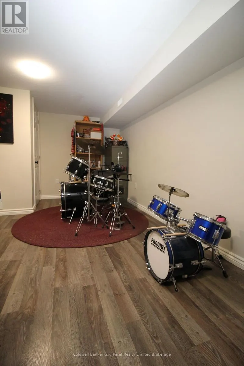 104 SIMCOE CRESCENT