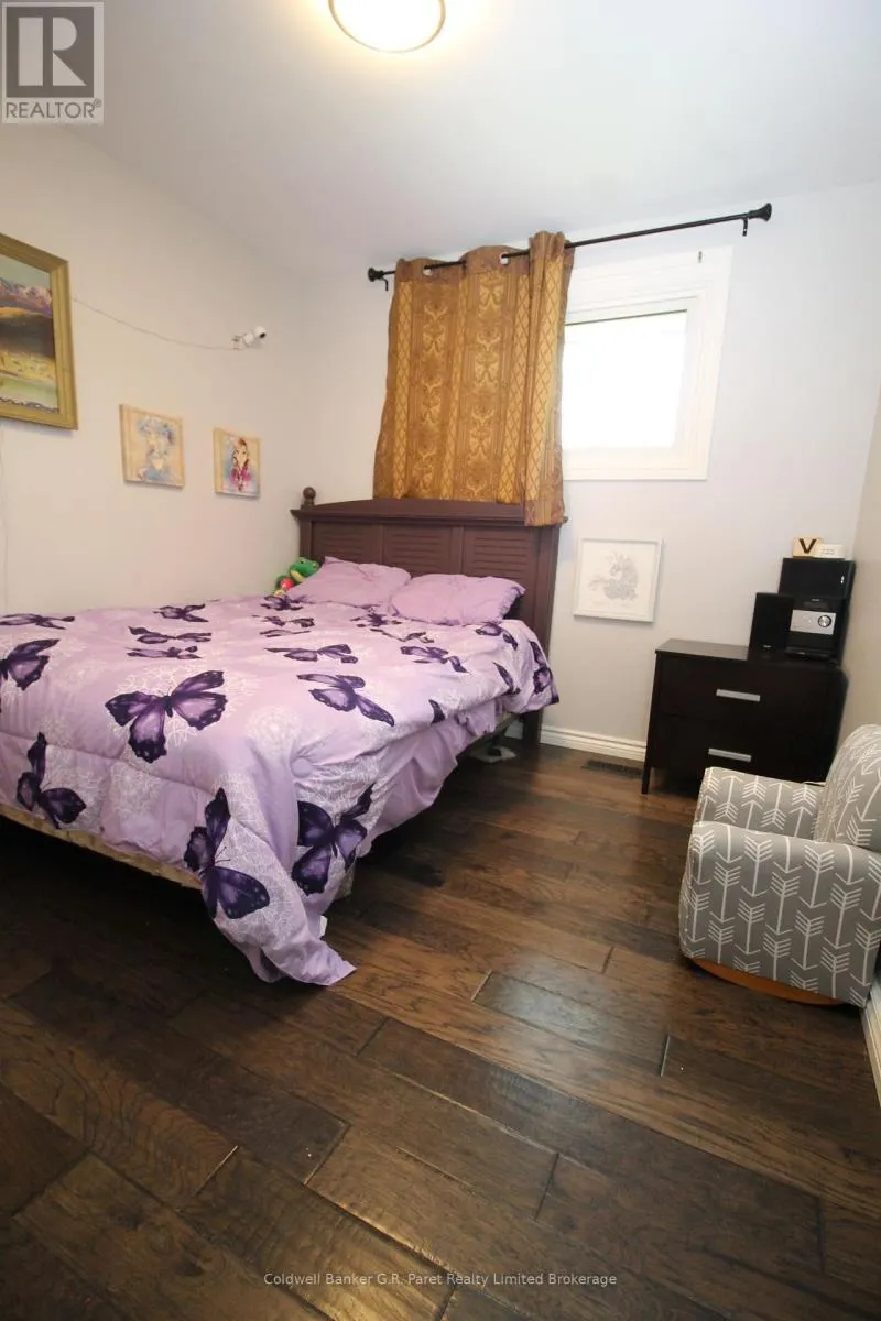 104 SIMCOE CRESCENT