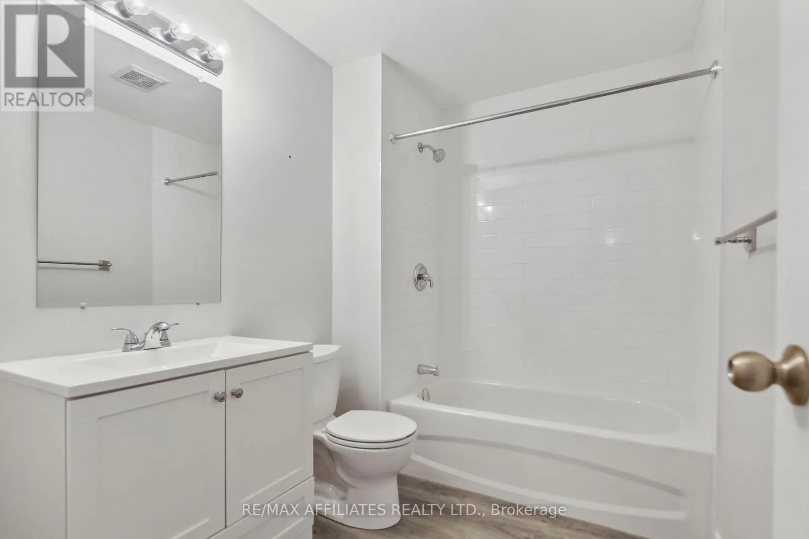 #1 - 160 BRUYERE STREET
