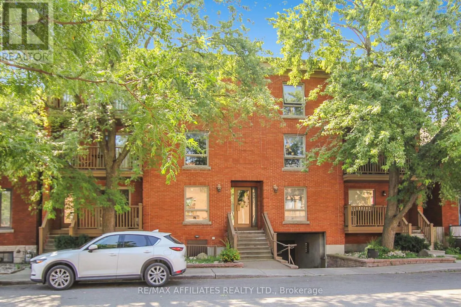 #1 - 160 BRUYERE STREET