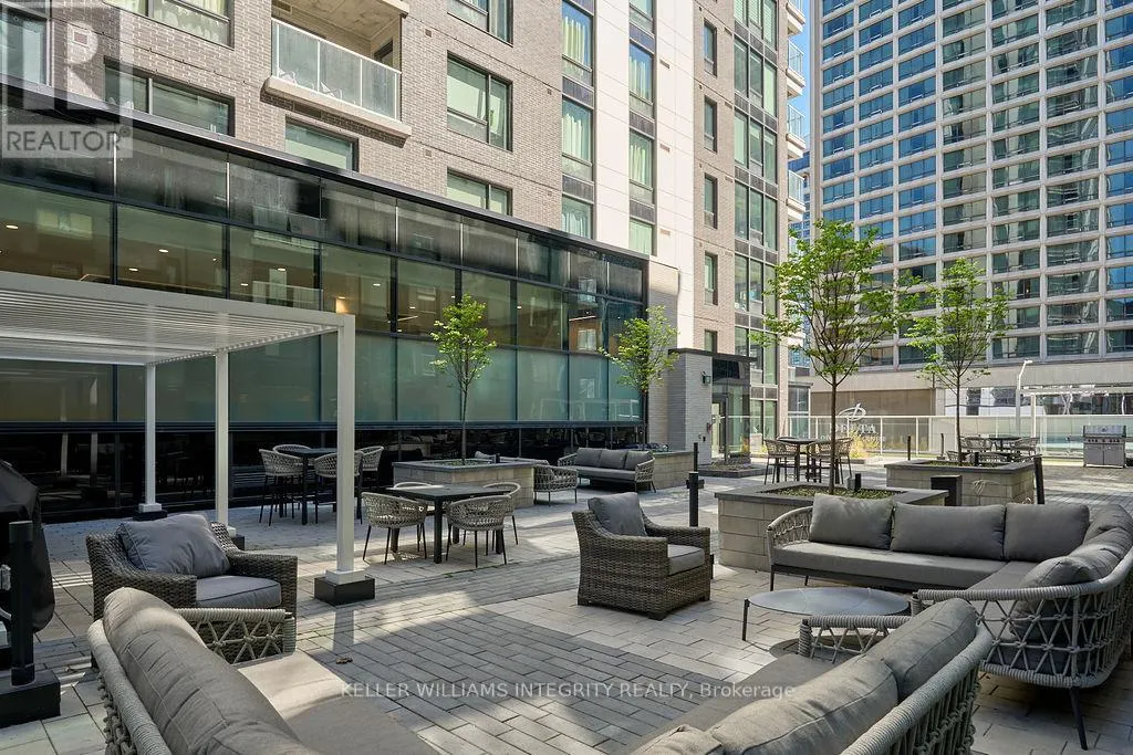 2009 - 340 QUEEN STREET