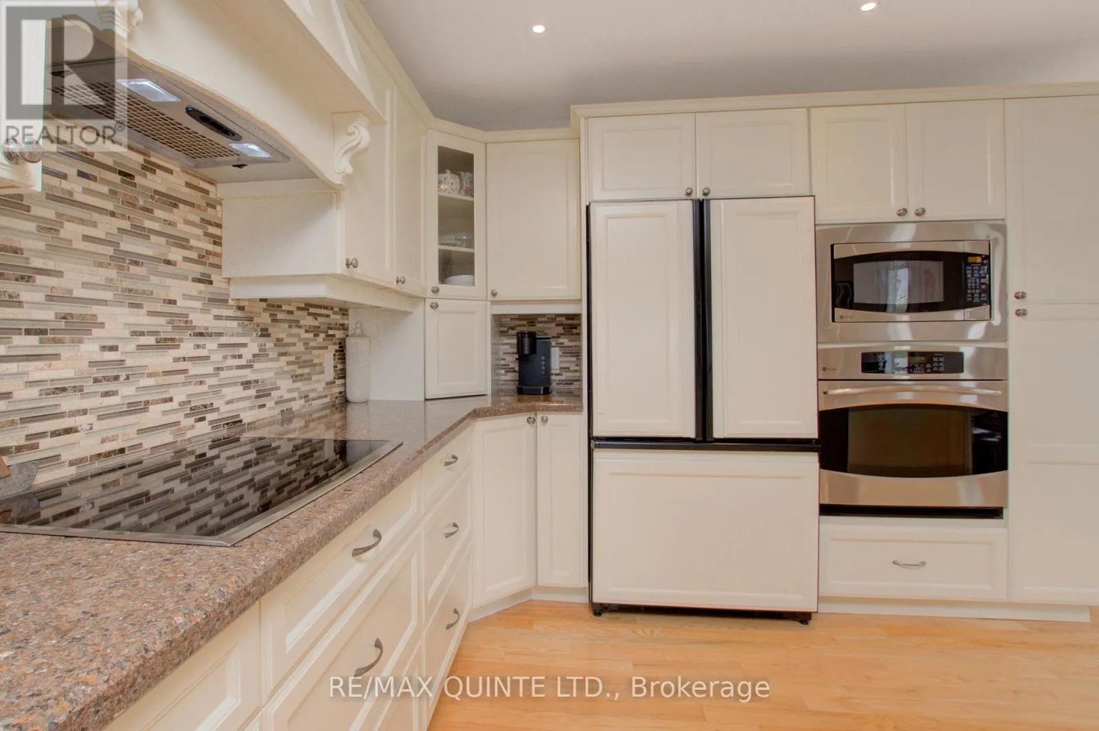 38 OAKRIDGE DRIVE