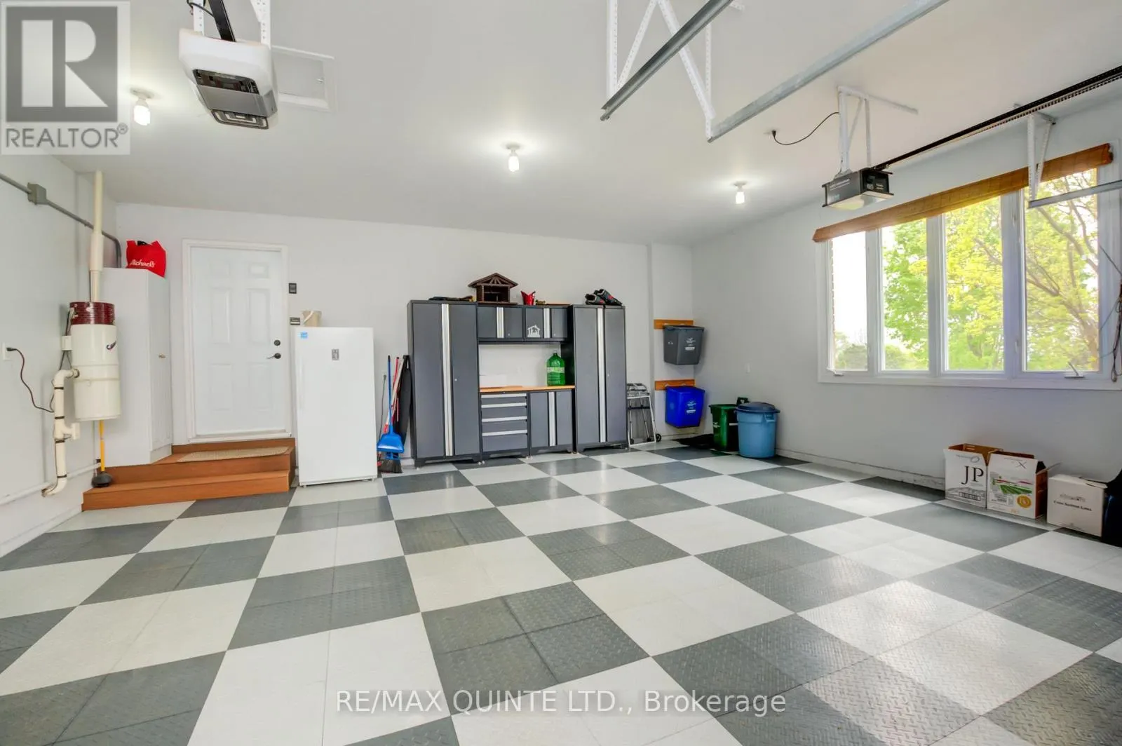 38 OAKRIDGE DRIVE