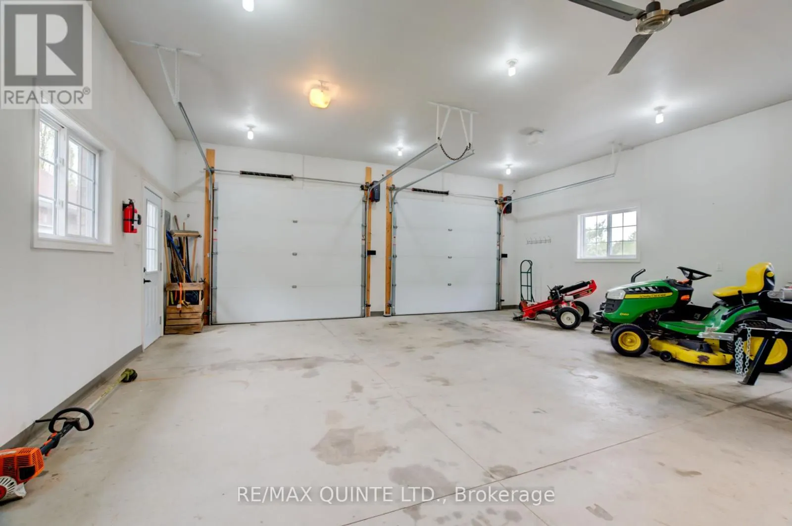 38 OAKRIDGE DRIVE