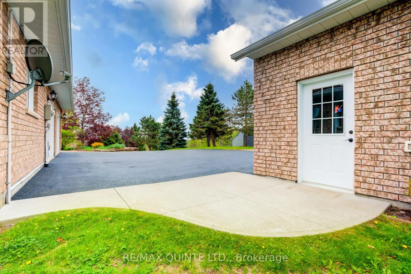 38 OAKRIDGE DRIVE