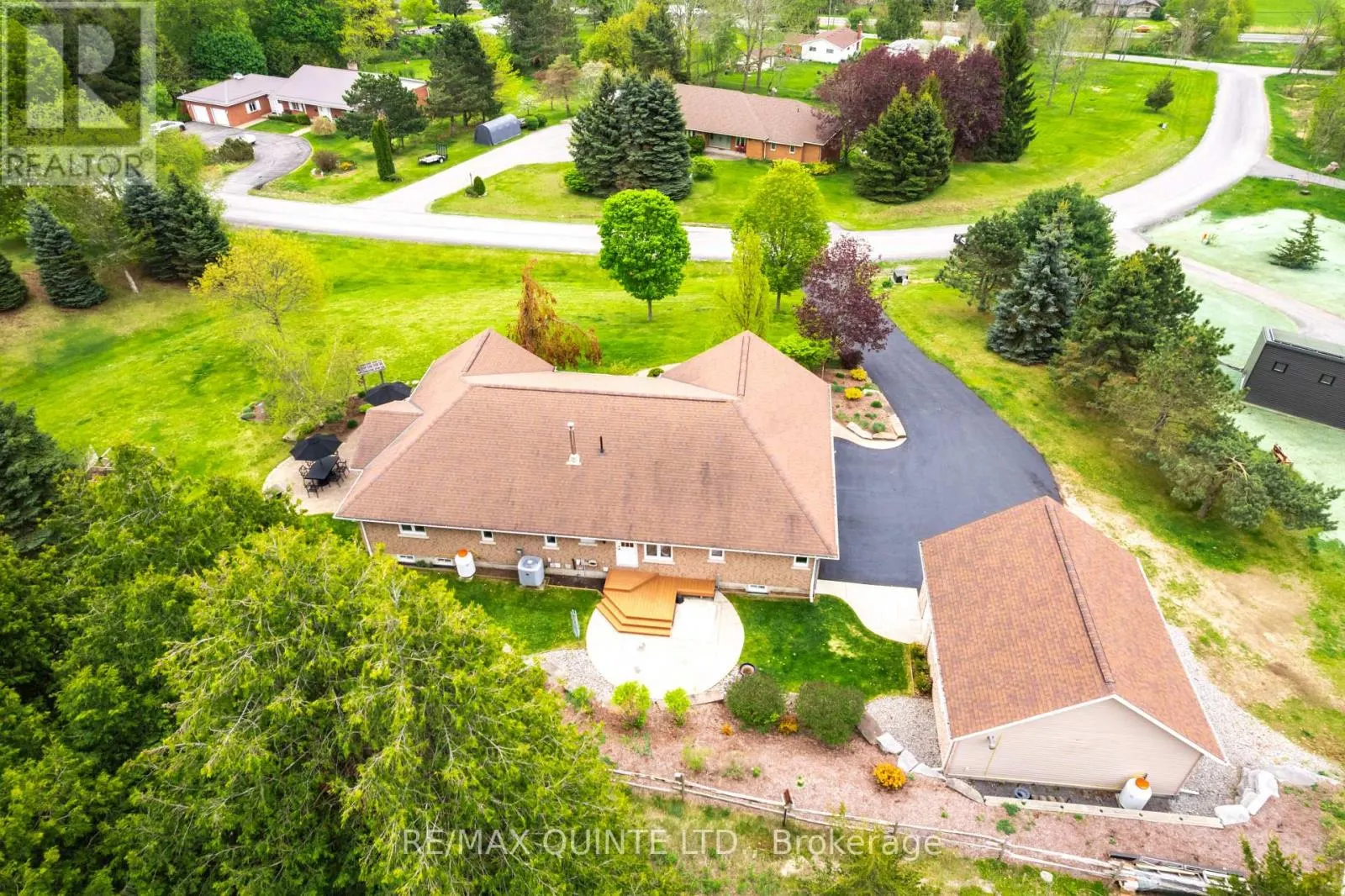 38 OAKRIDGE DRIVE