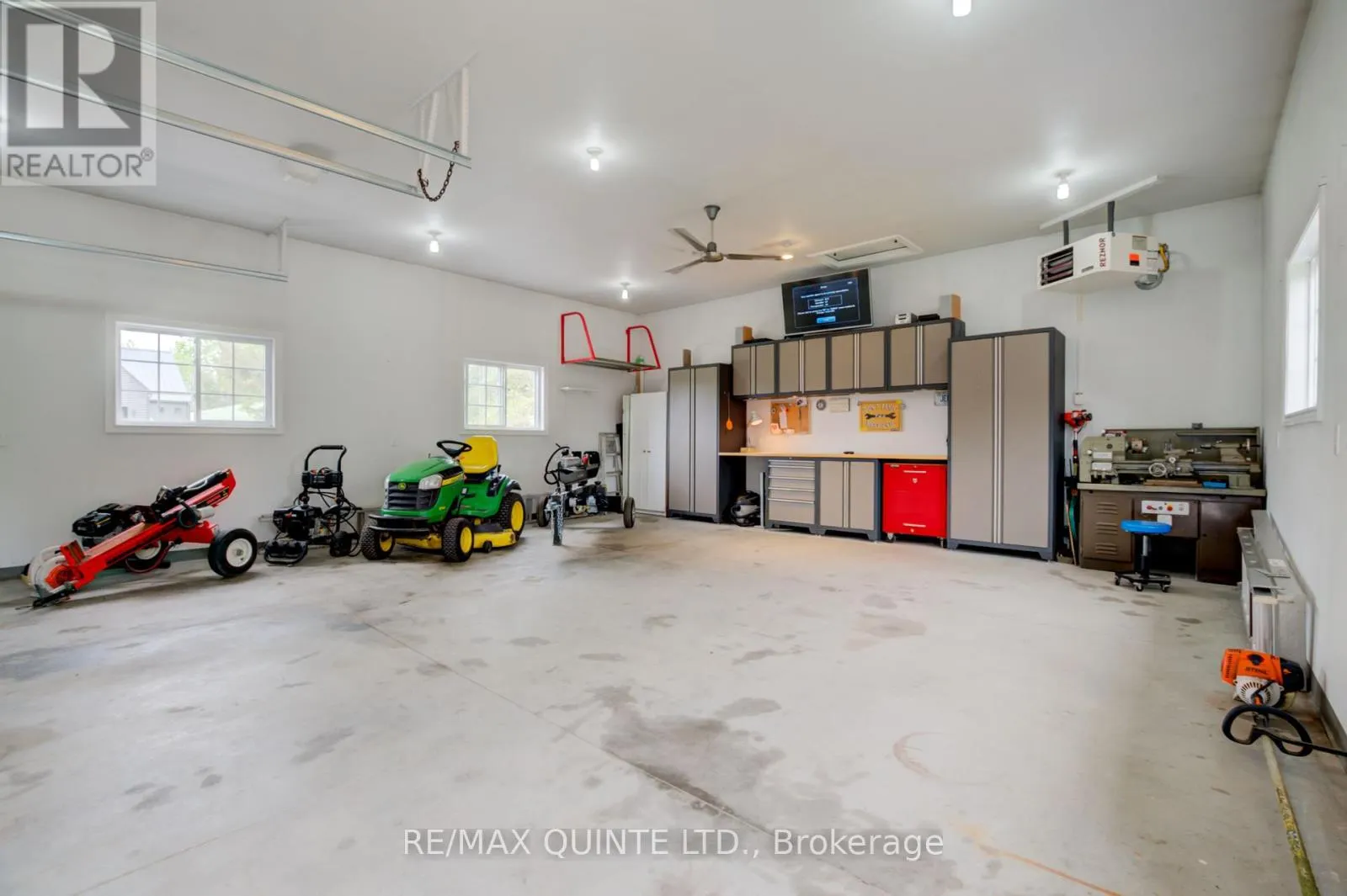 38 OAKRIDGE DRIVE