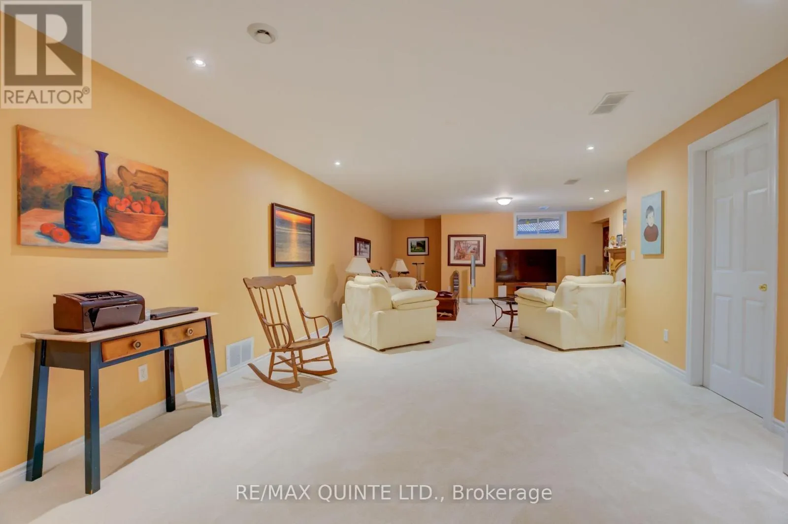 38 OAKRIDGE DRIVE