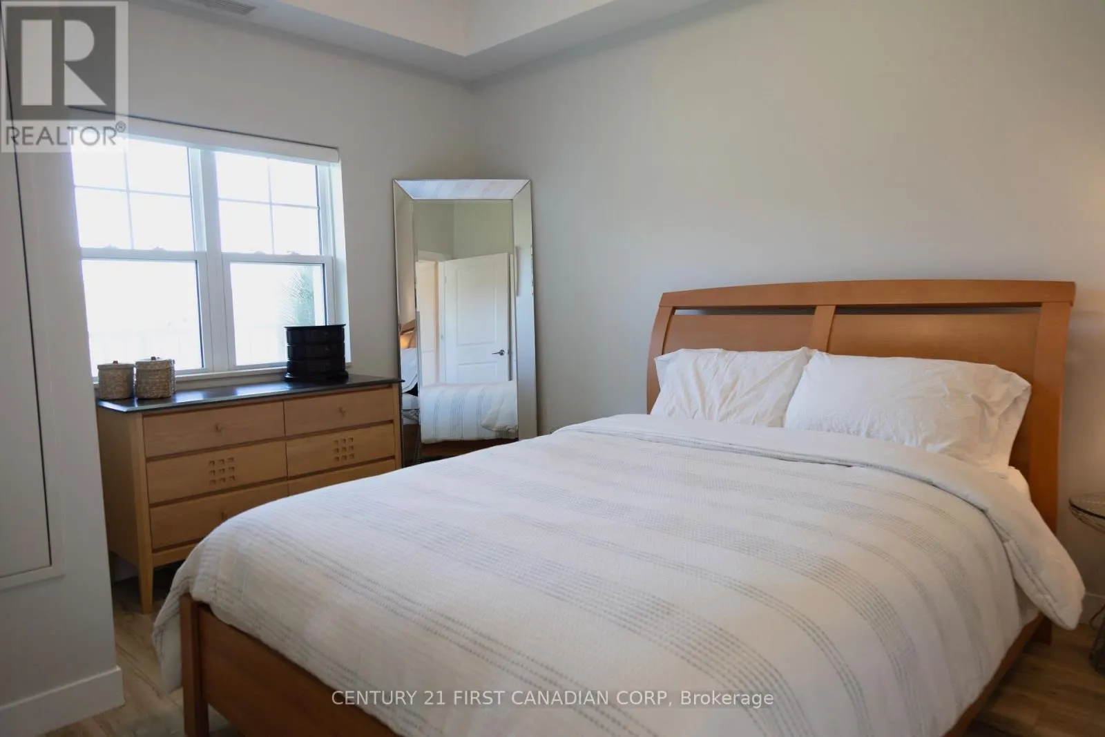 403 - 100 THE PROMENADE, #403