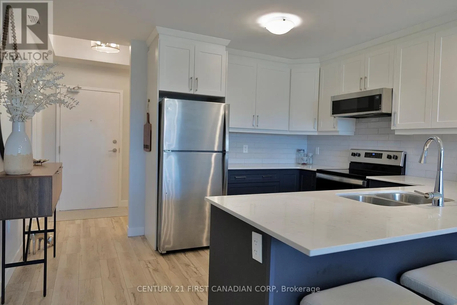 403 - 100 THE PROMENADE, #403
