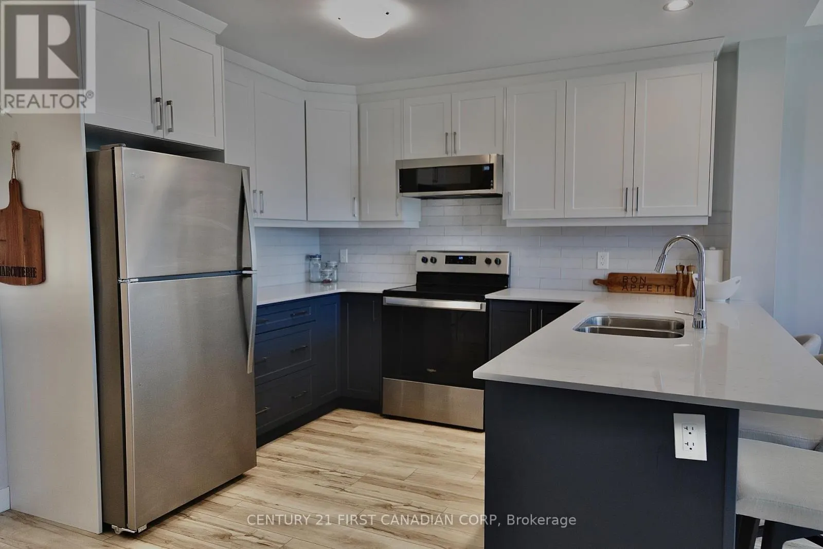 403 - 100 THE PROMENADE, #403