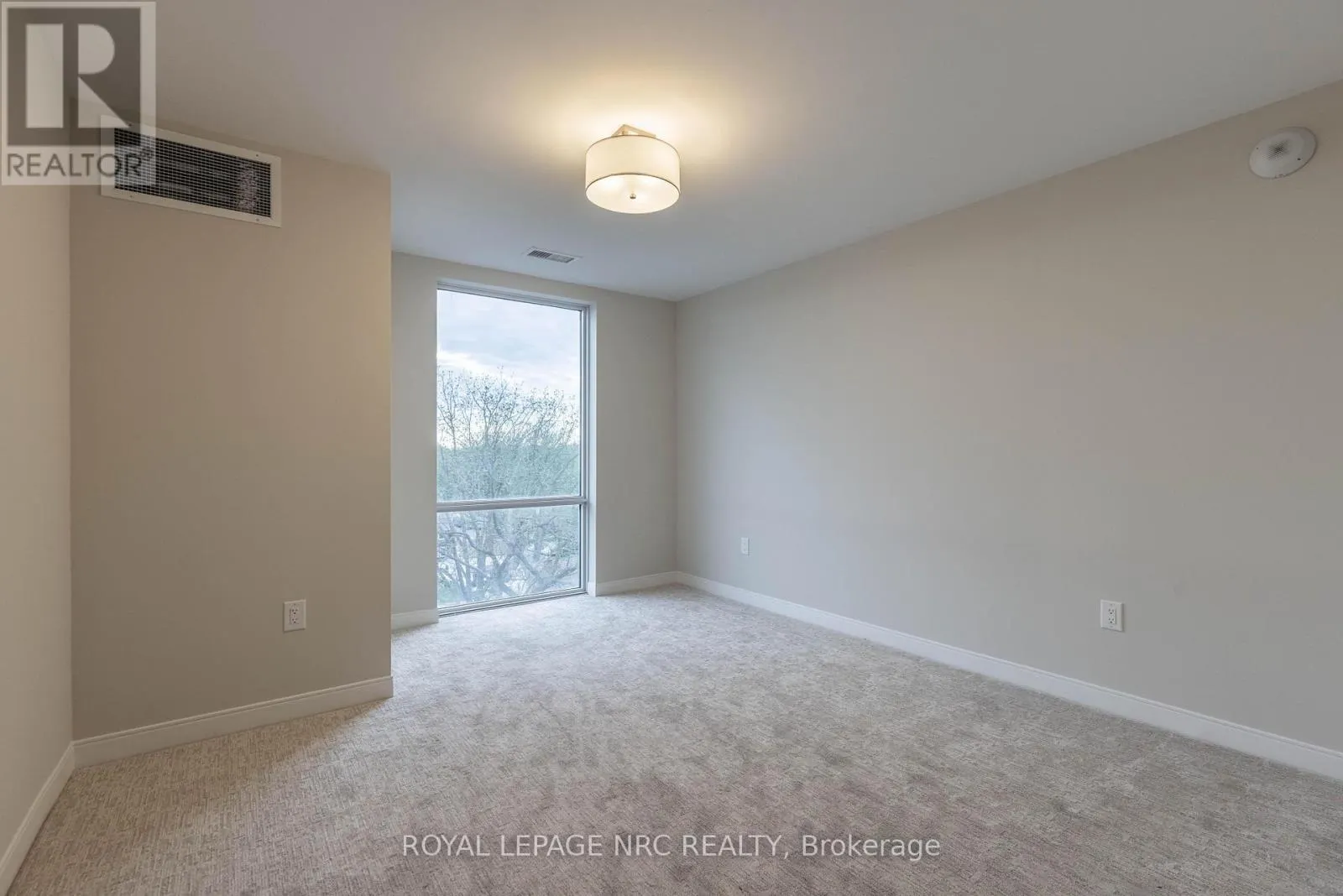 602 - 118 WEST STREET, #602