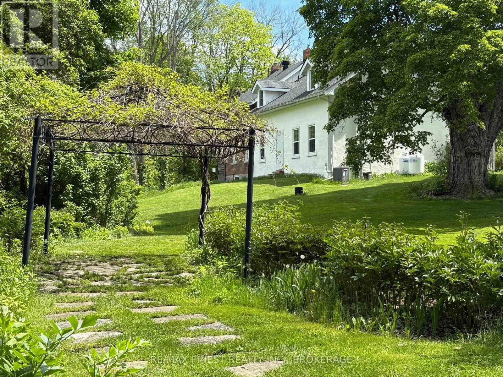 2750 FRONT ROAD