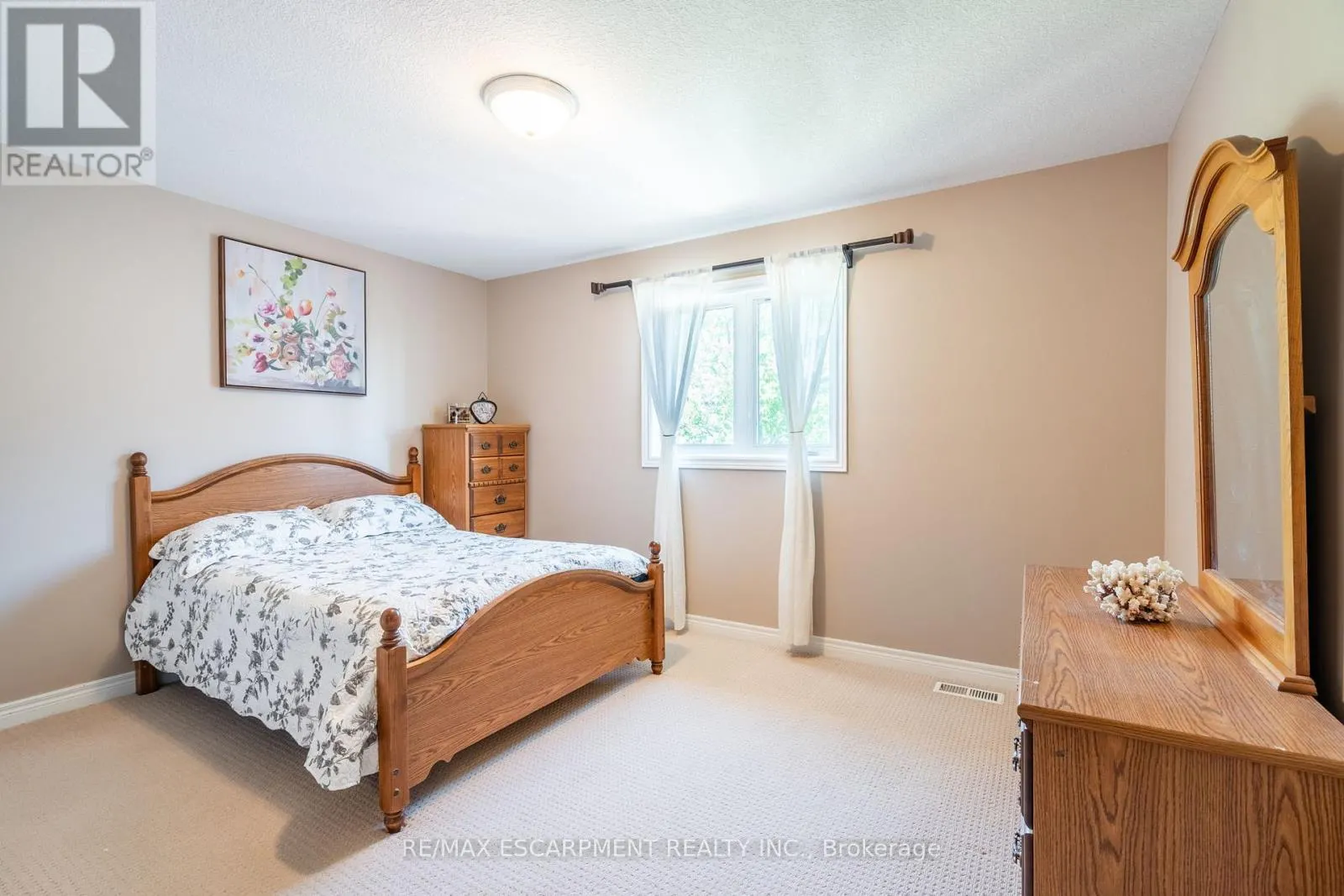 24 EDGECROFT CRESCENT