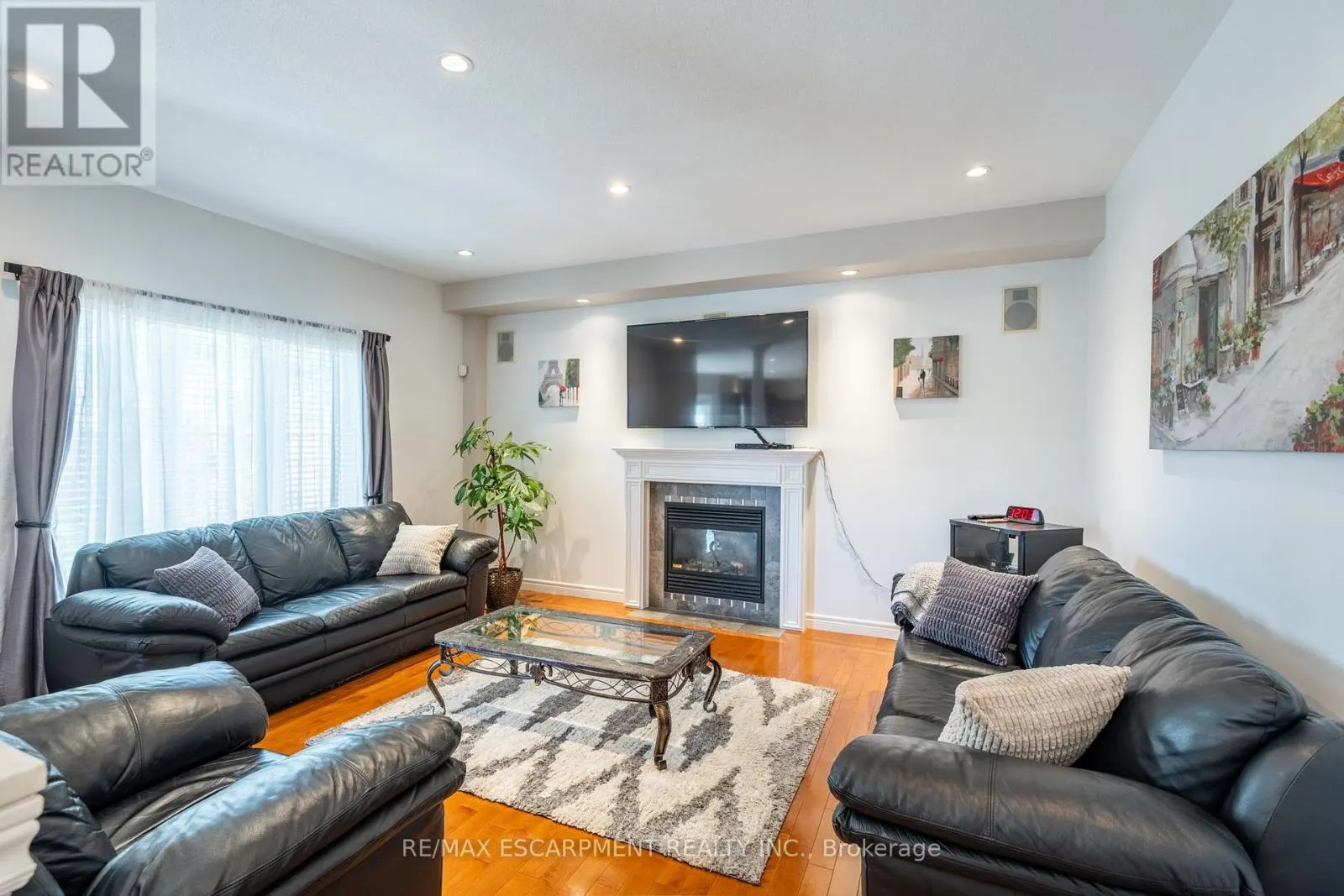 24 EDGECROFT CRESCENT