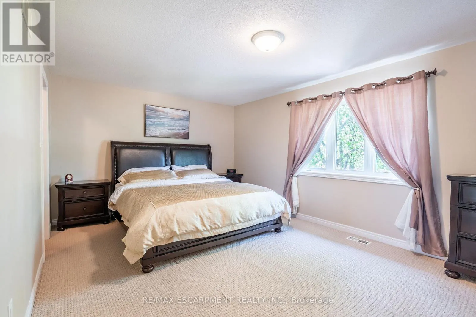 24 EDGECROFT CRESCENT