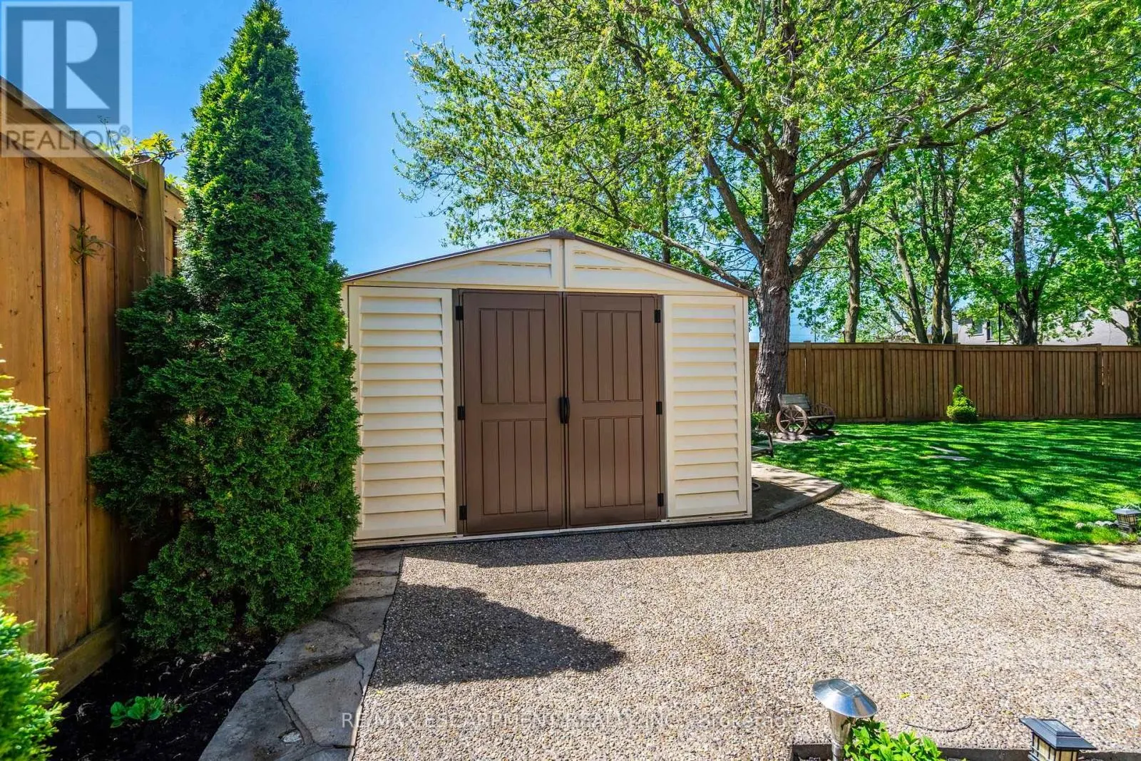 24 EDGECROFT CRESCENT