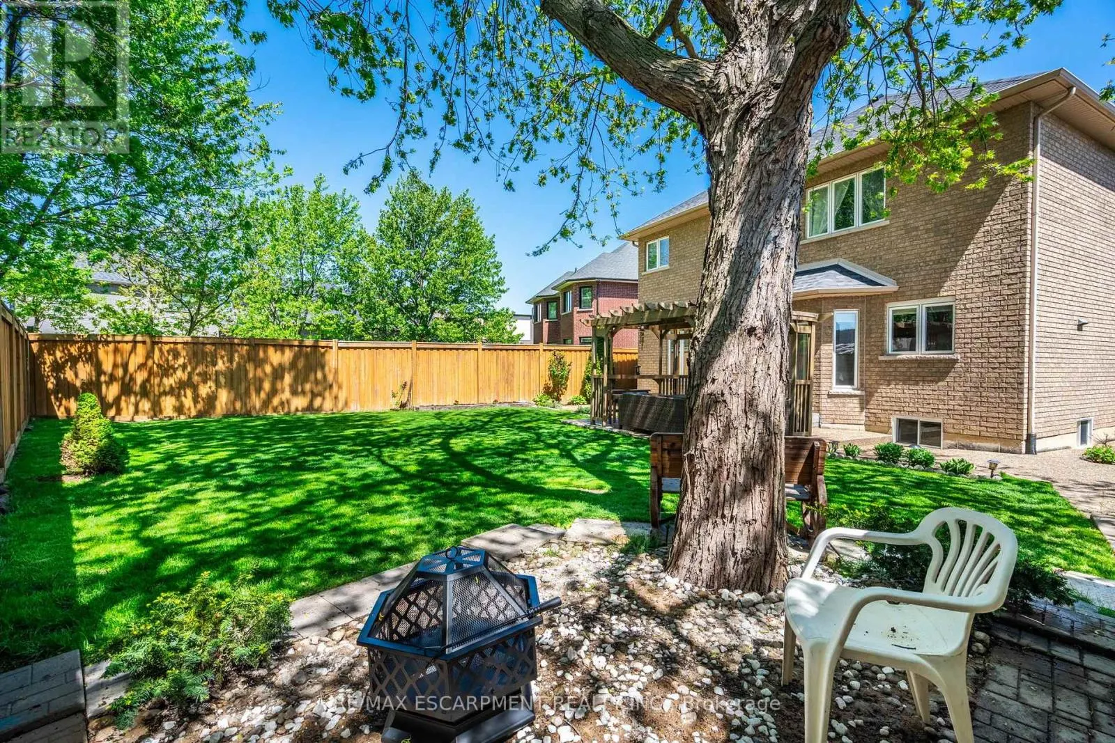 24 EDGECROFT CRESCENT