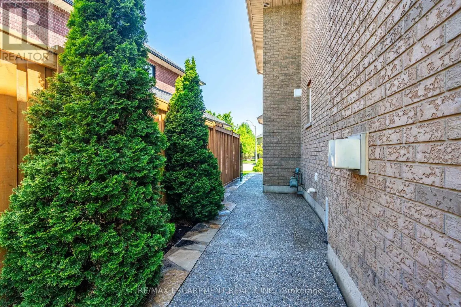 24 EDGECROFT CRESCENT