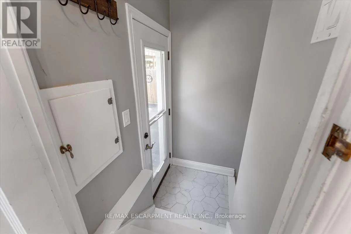 23 NELLES BOULEVARD