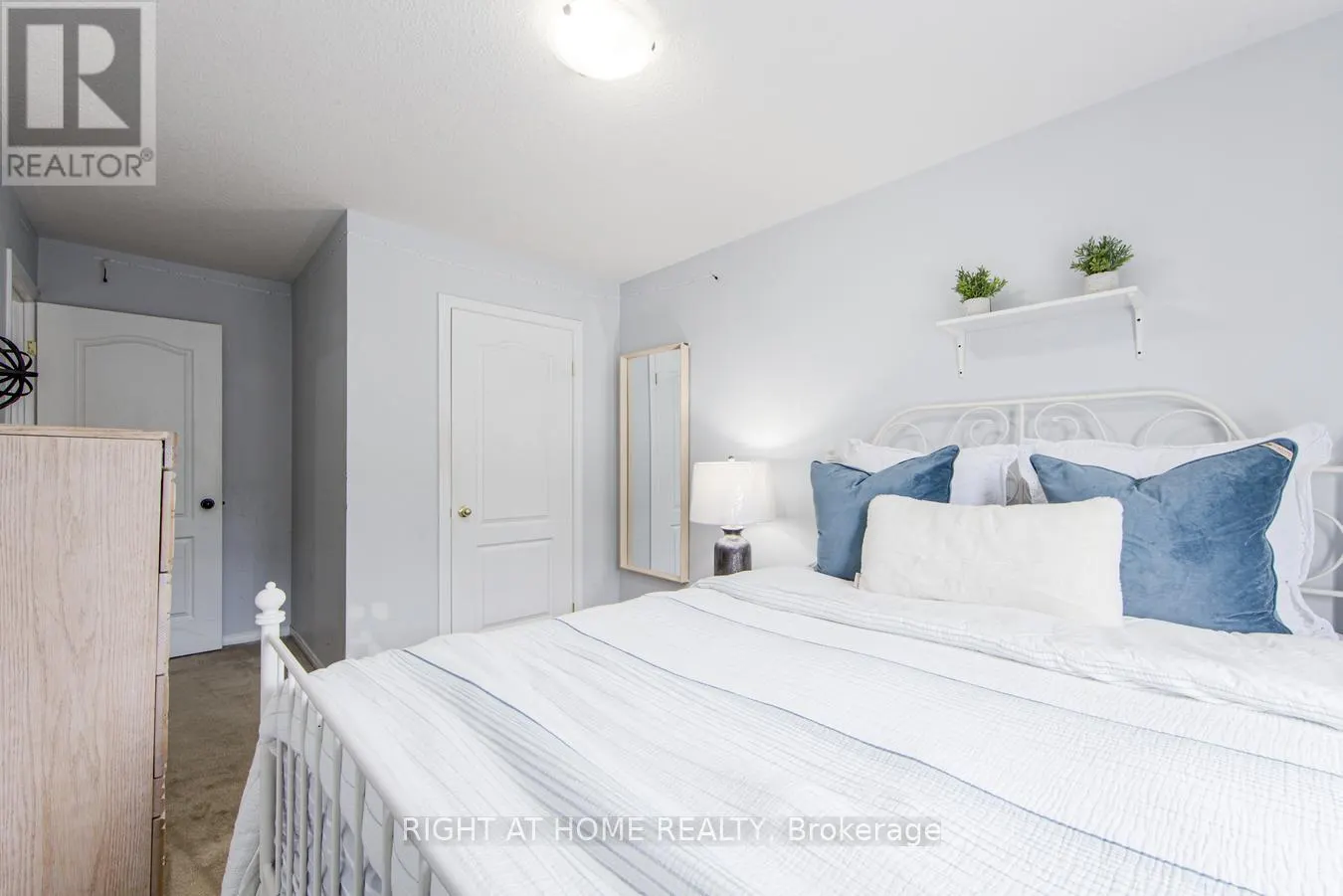27 - 7 SOUTHSIDE PLACE