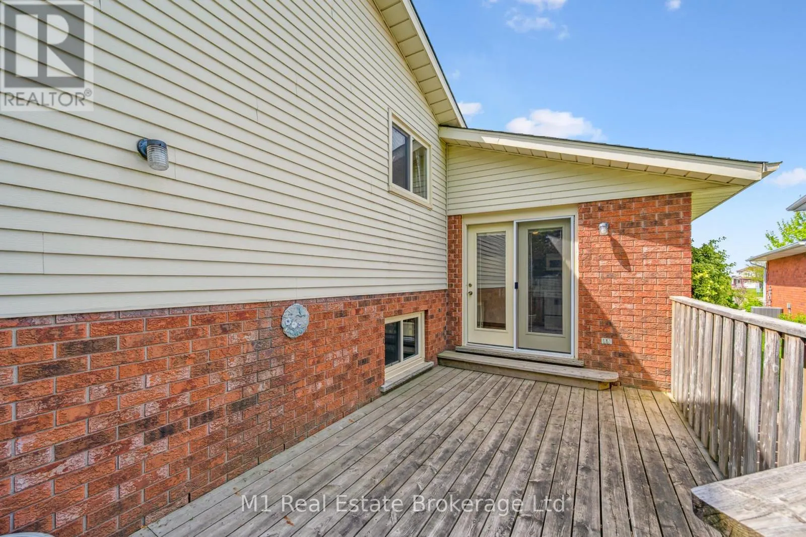 82 CRANE DRIVE
