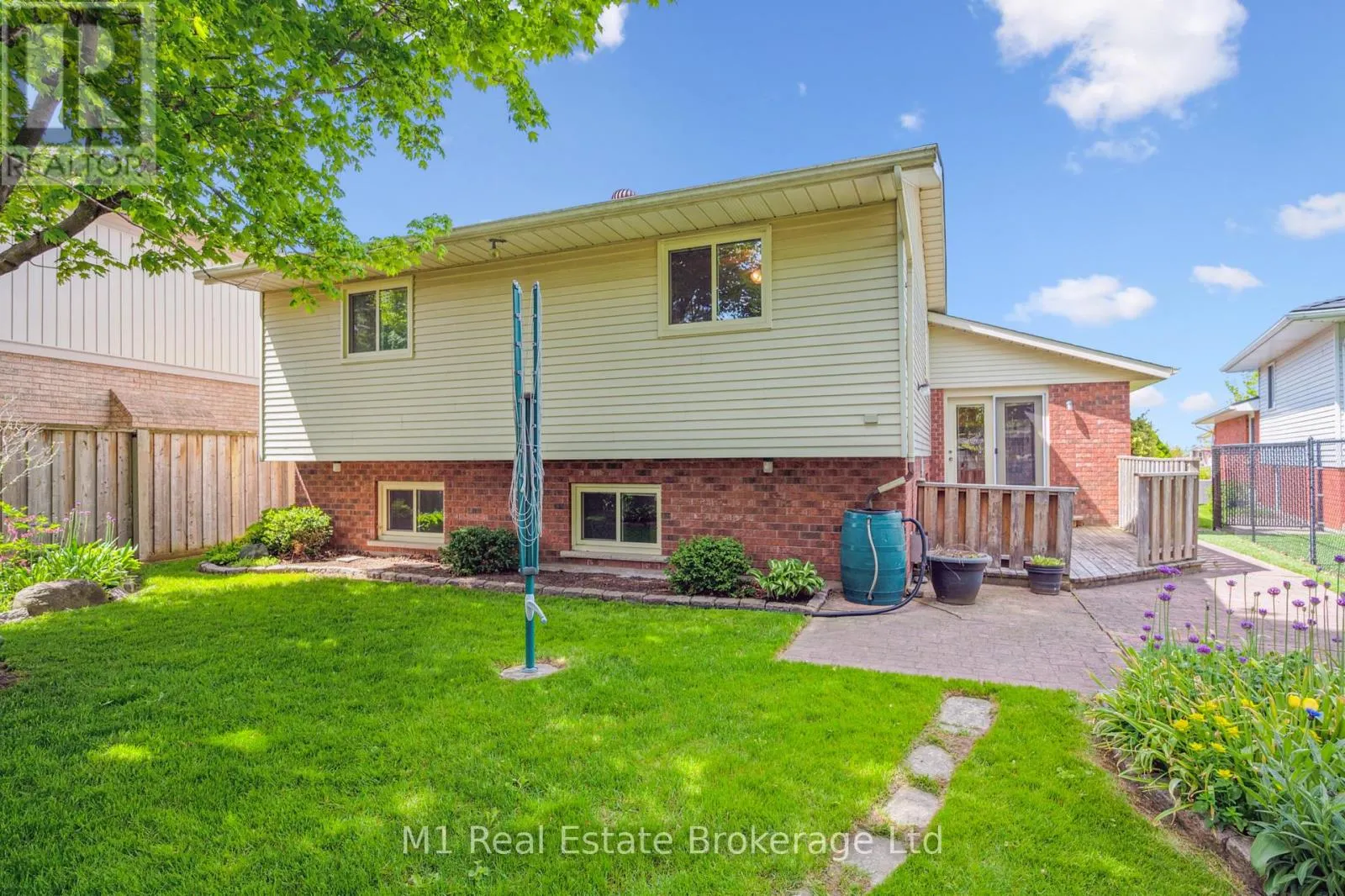 82 CRANE DRIVE