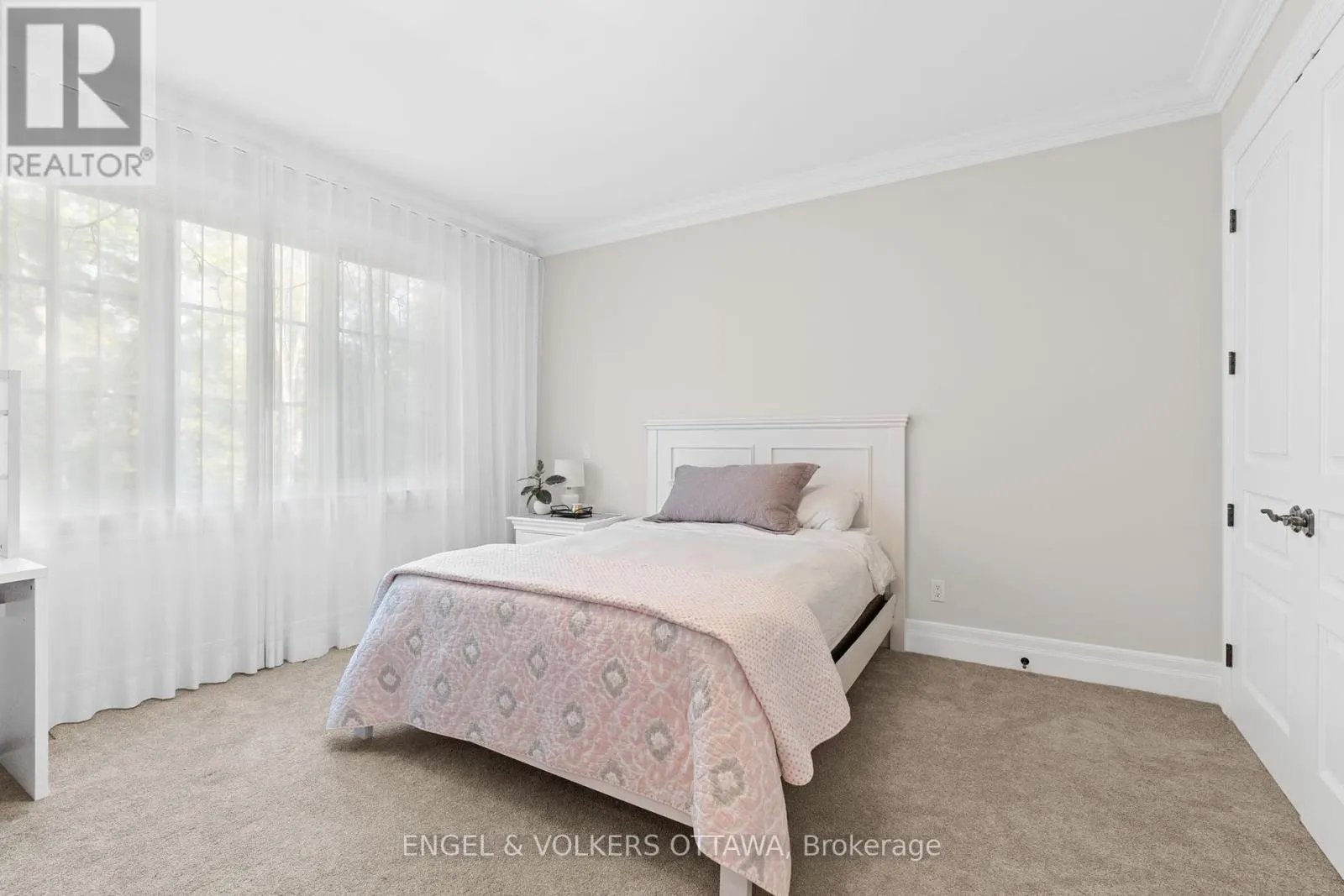 1408 BLACKHORSE COURT