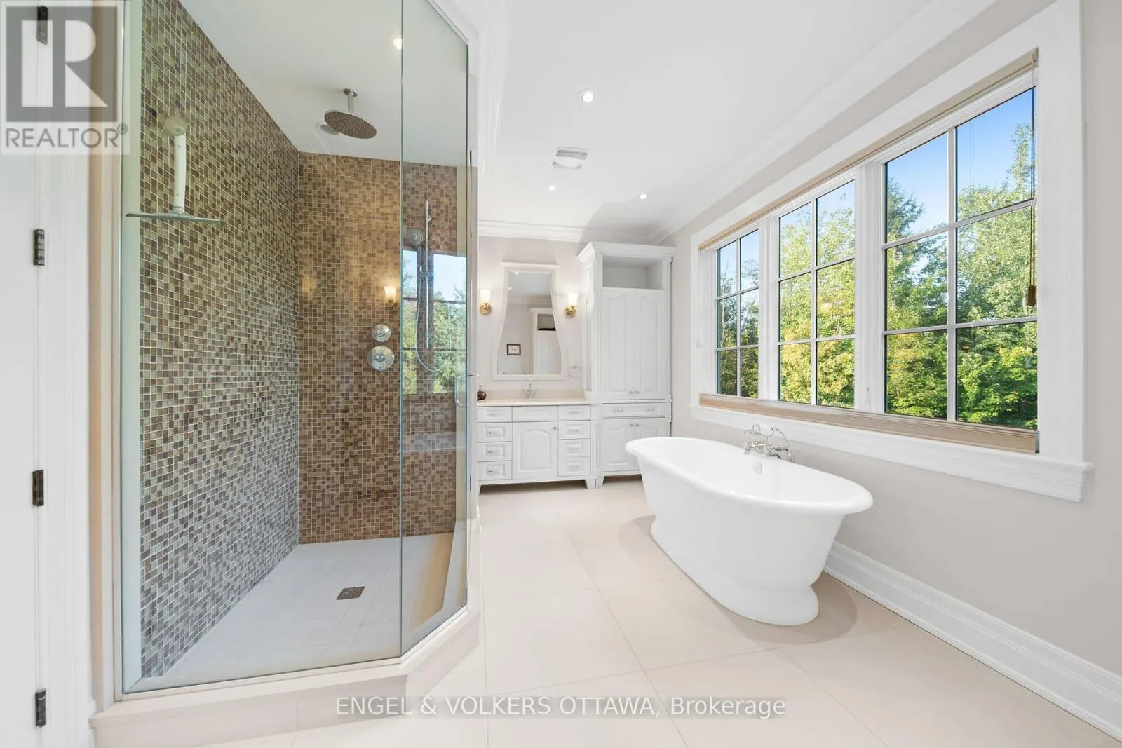 1408 BLACKHORSE COURT