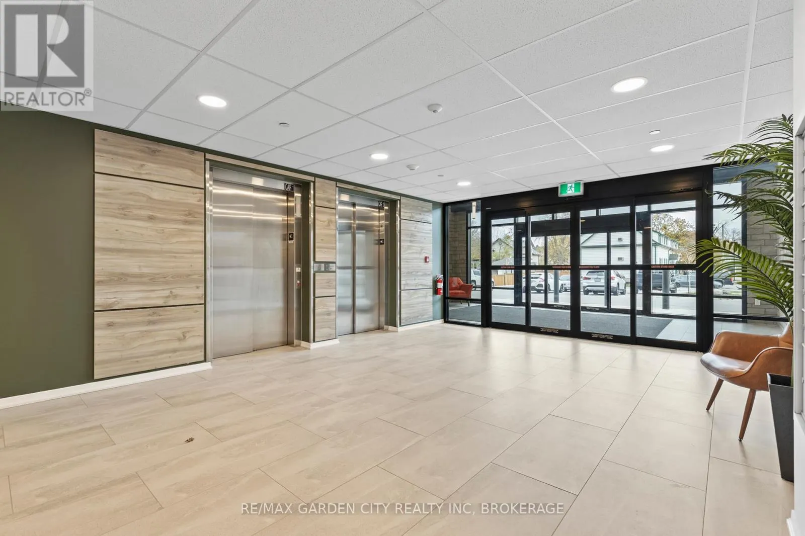 305 - 3998 VICTORIA AVENUE, #305