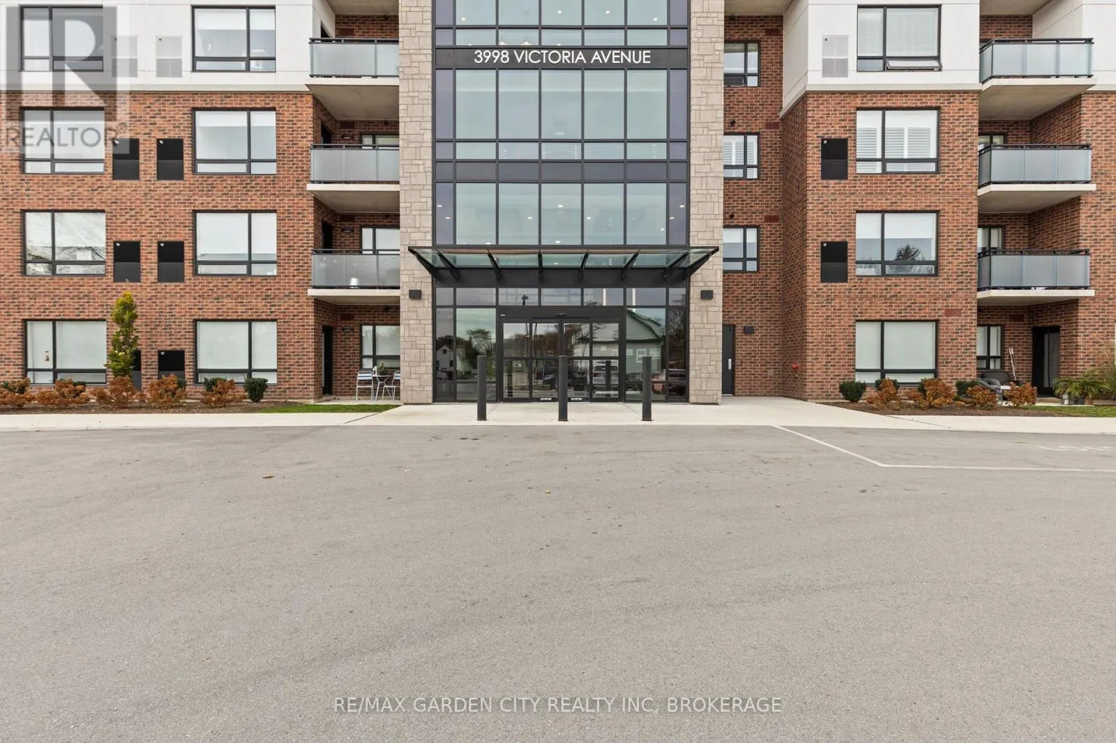 305 - 3998 VICTORIA AVENUE, #305