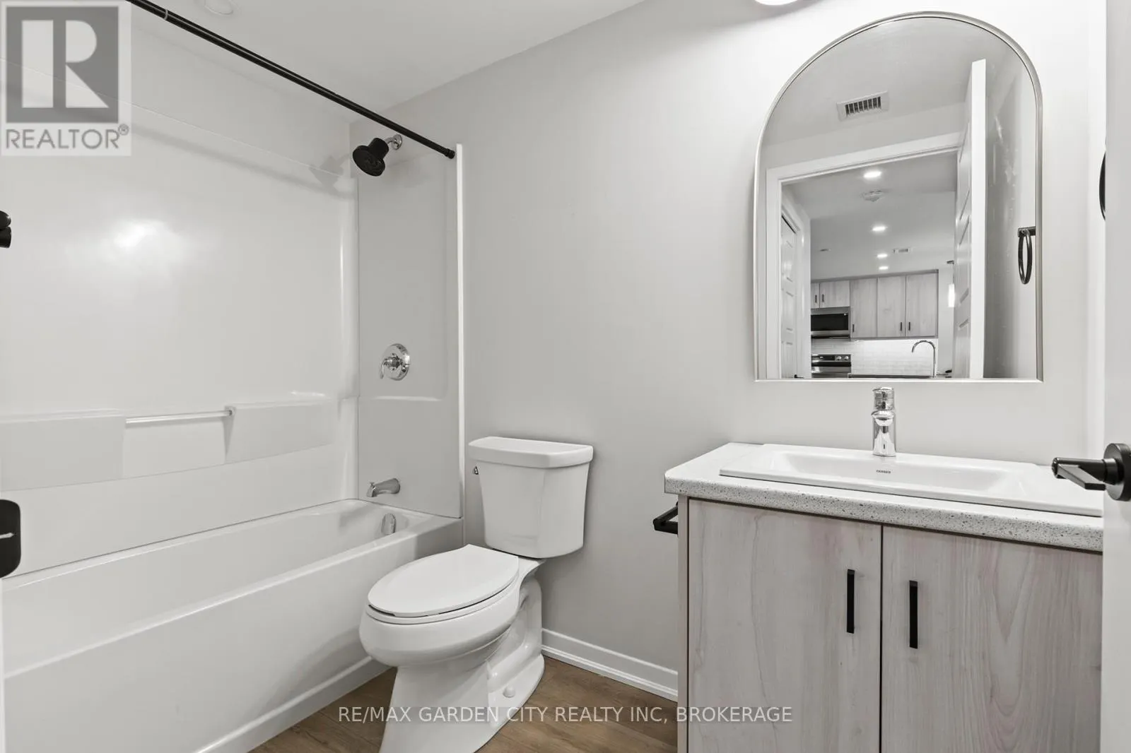 305 - 3998 VICTORIA AVENUE, #305