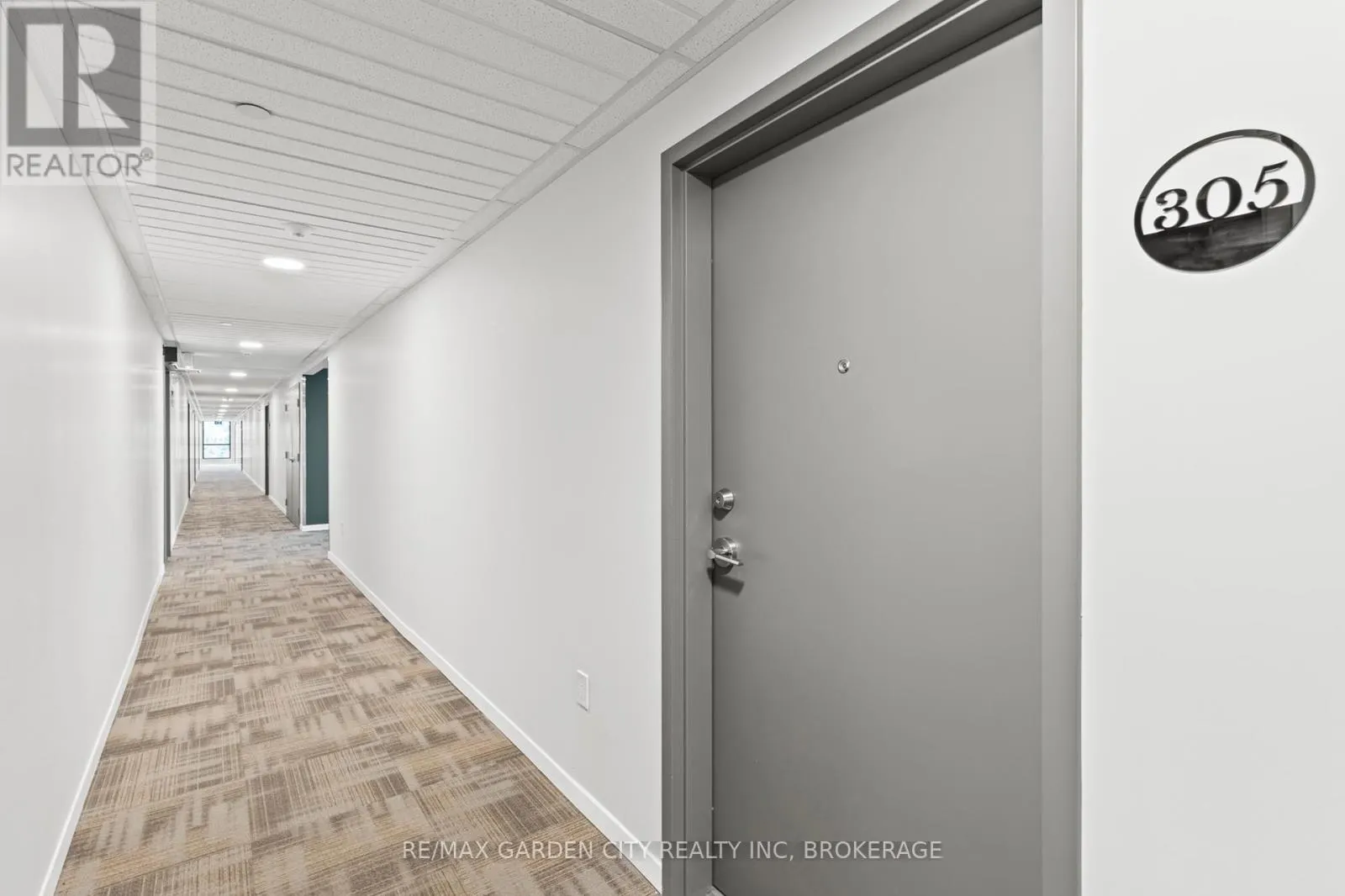 305 - 3998 VICTORIA AVENUE, #305