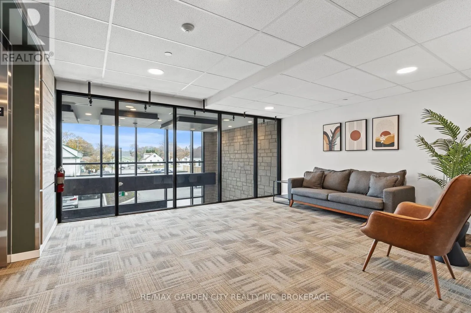 305 - 3998 VICTORIA AVENUE, #305