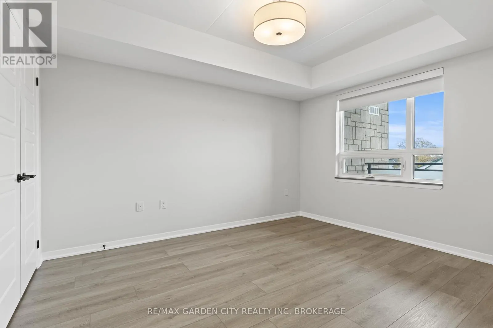 305 - 3998 VICTORIA AVENUE, #305