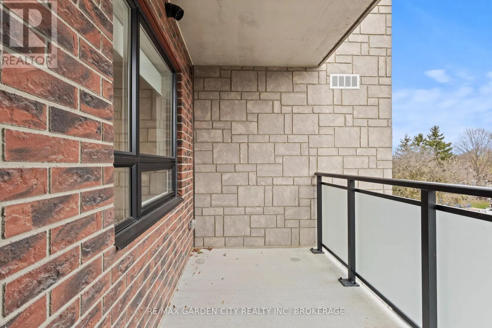 305 - 3998 VICTORIA AVENUE, #305