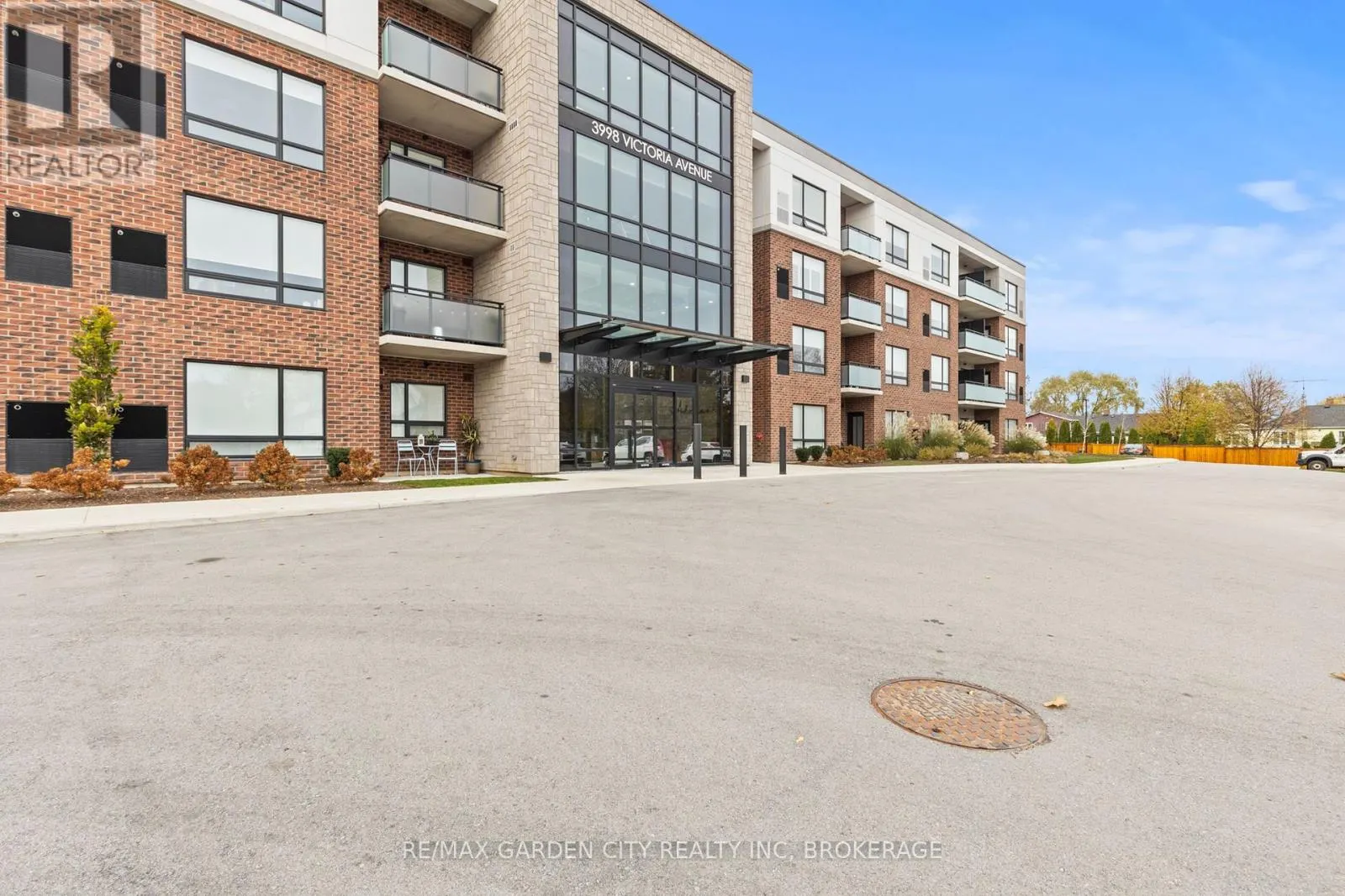 305 - 3998 VICTORIA AVENUE, #305