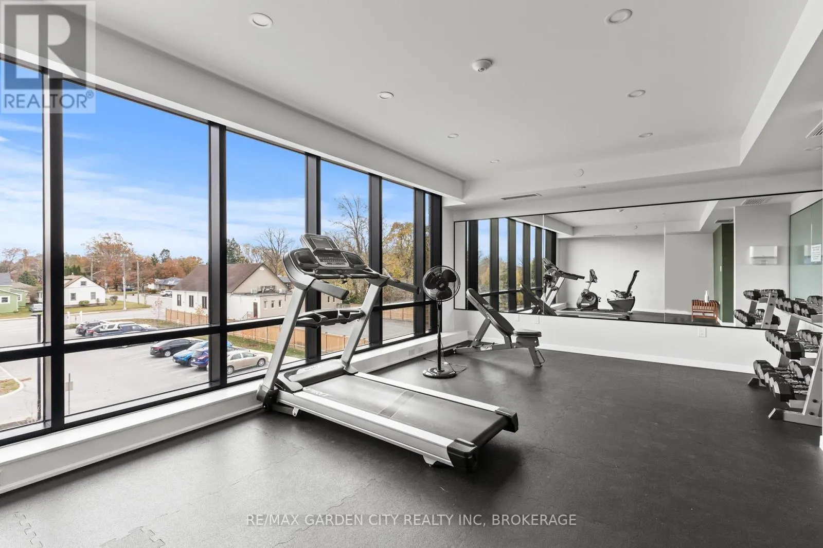 305 - 3998 VICTORIA AVENUE, #305