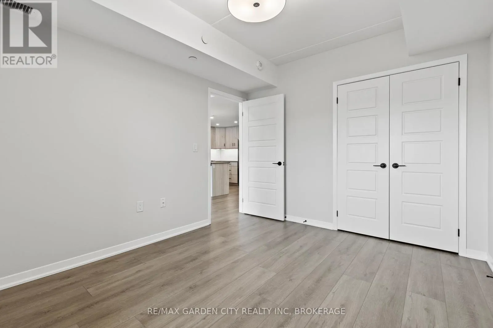 305 - 3998 VICTORIA AVENUE, #305