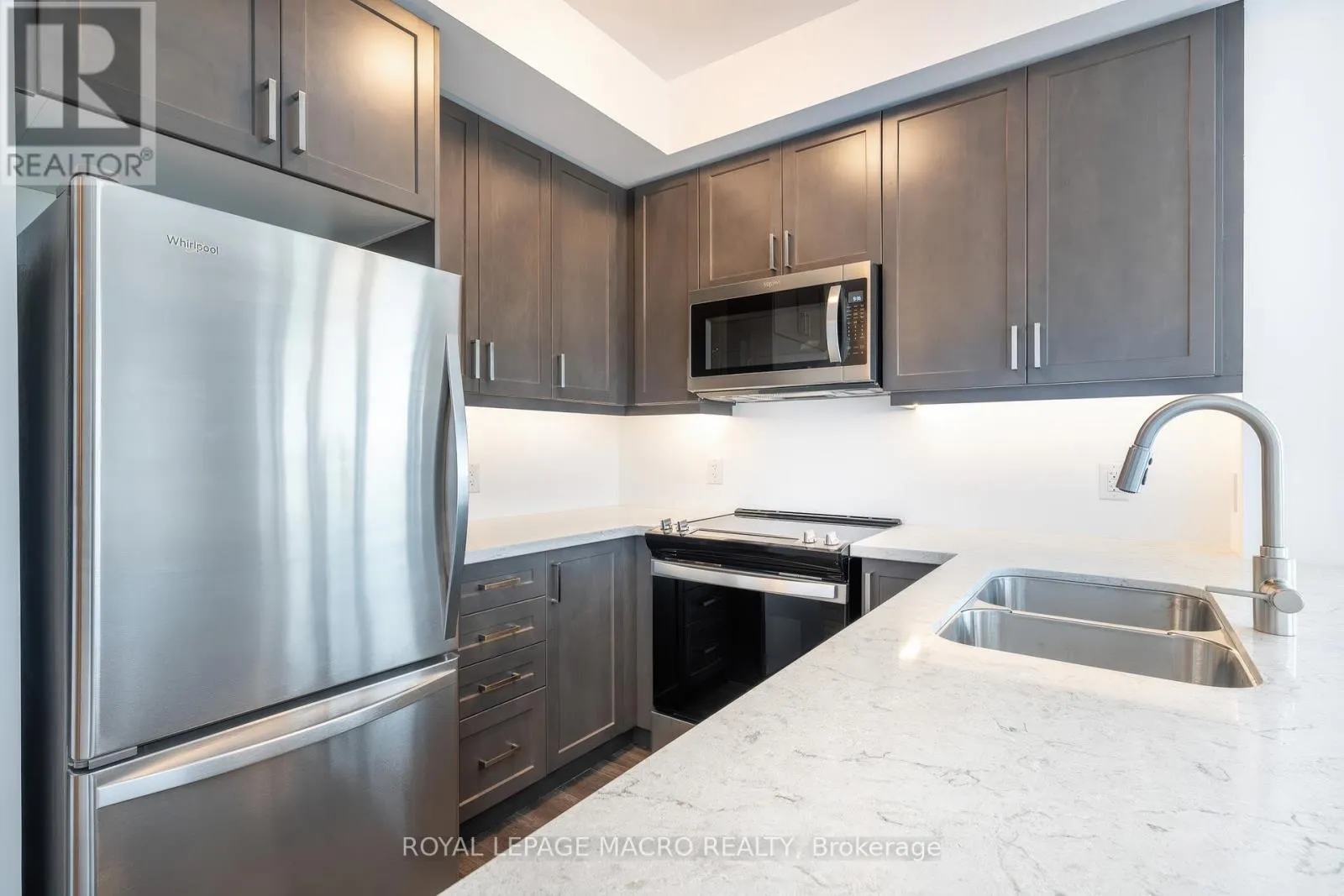 902 - 450 DUNDAS STREET E