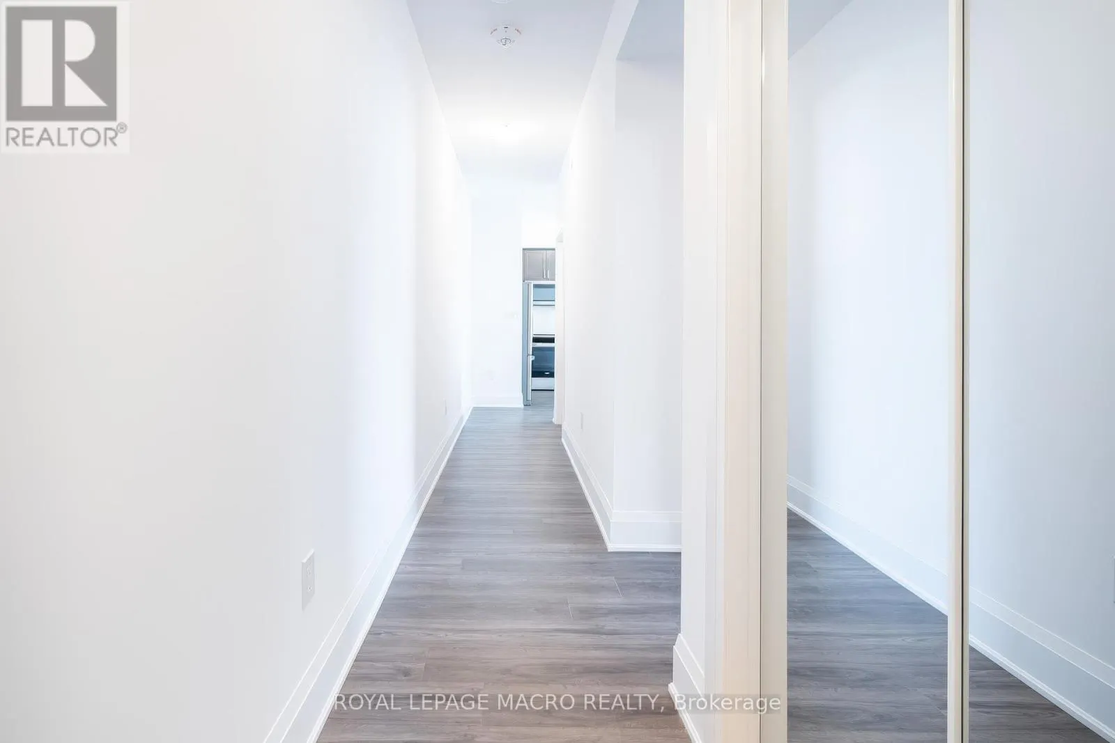 902 - 450 DUNDAS STREET E