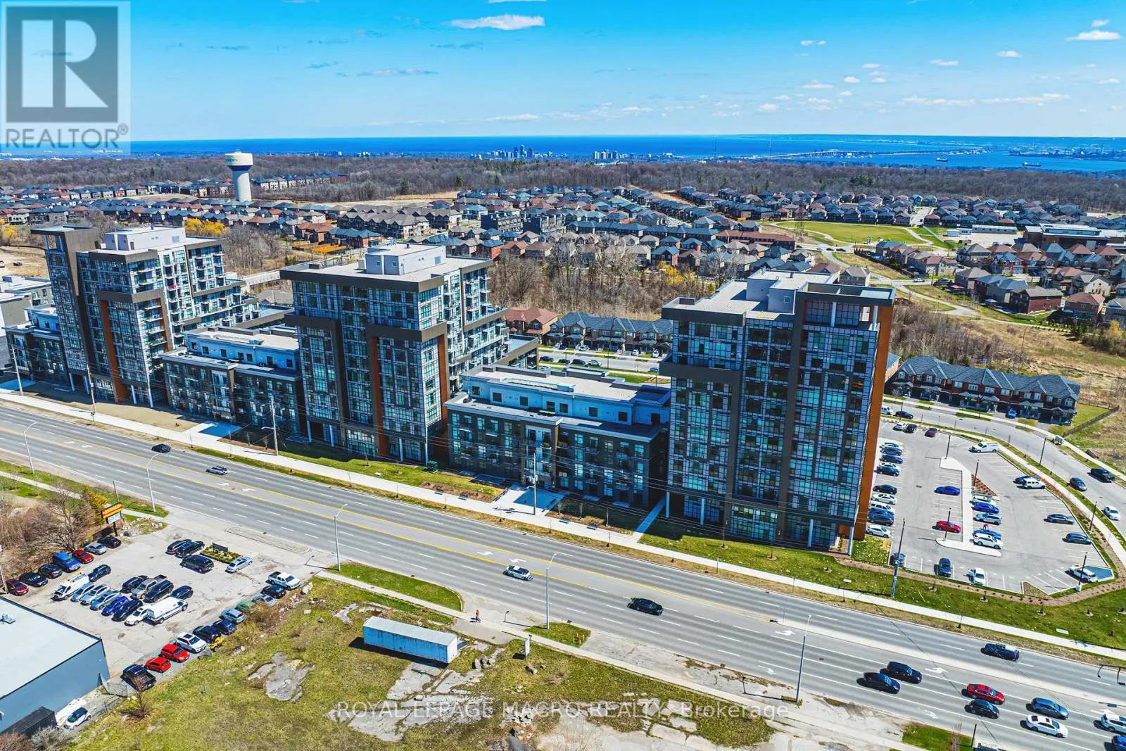 902 - 450 DUNDAS STREET E
