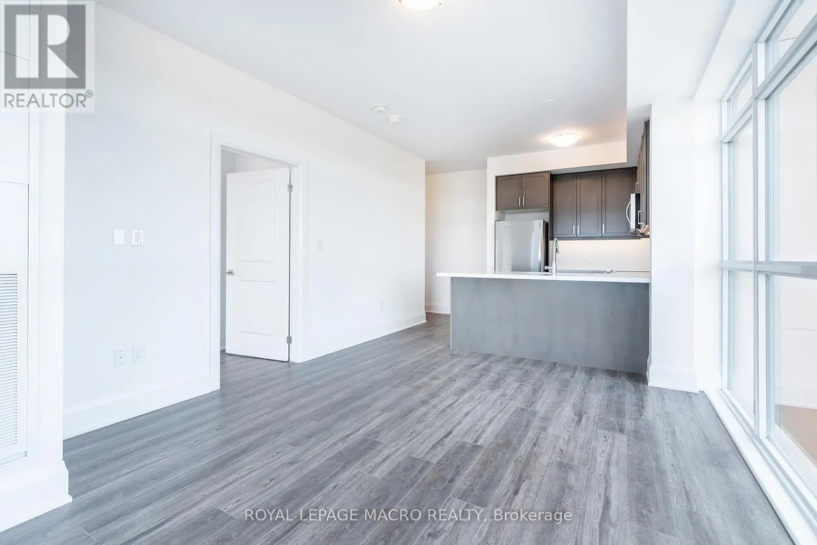 902 - 450 DUNDAS STREET E