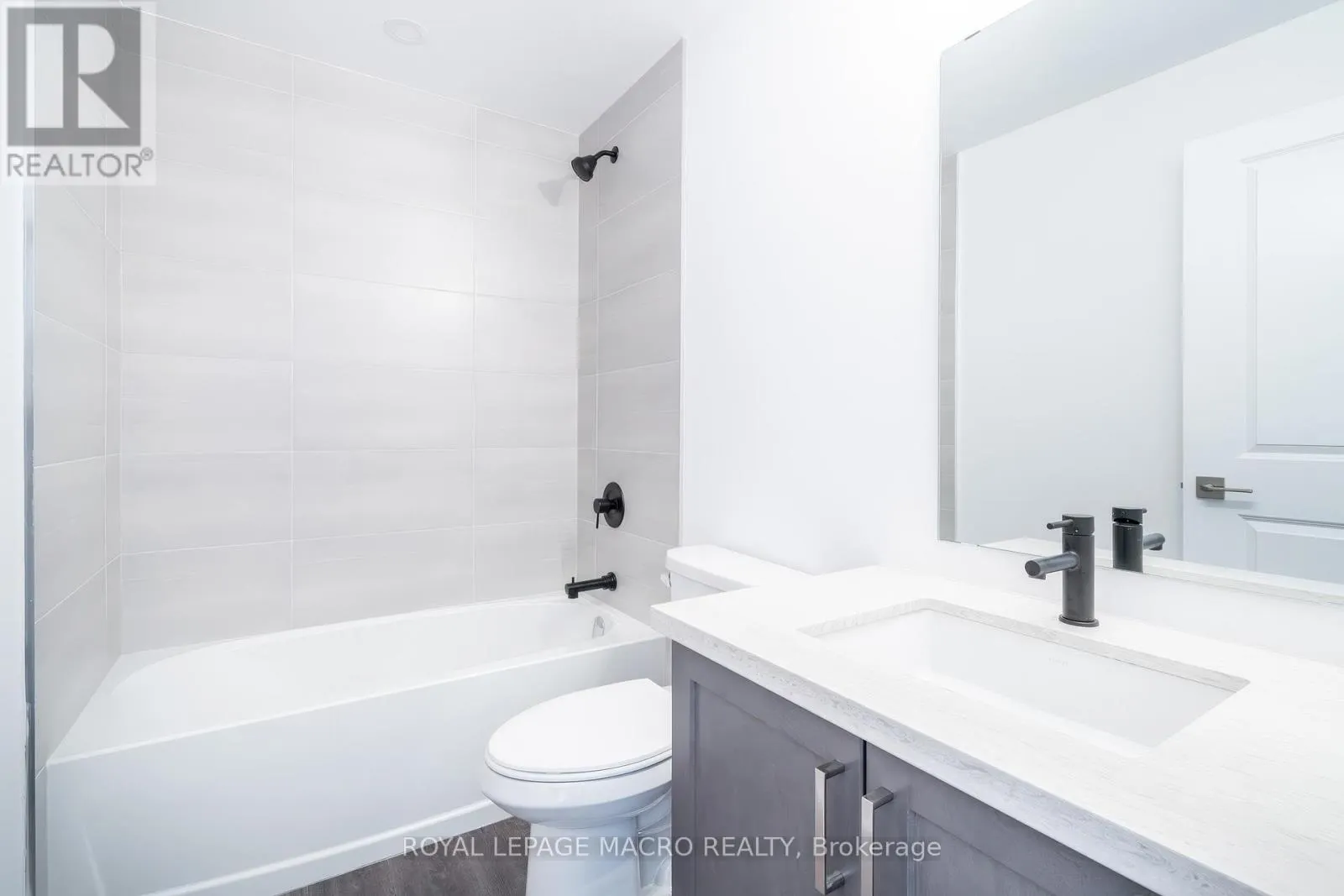 902 - 450 DUNDAS STREET E