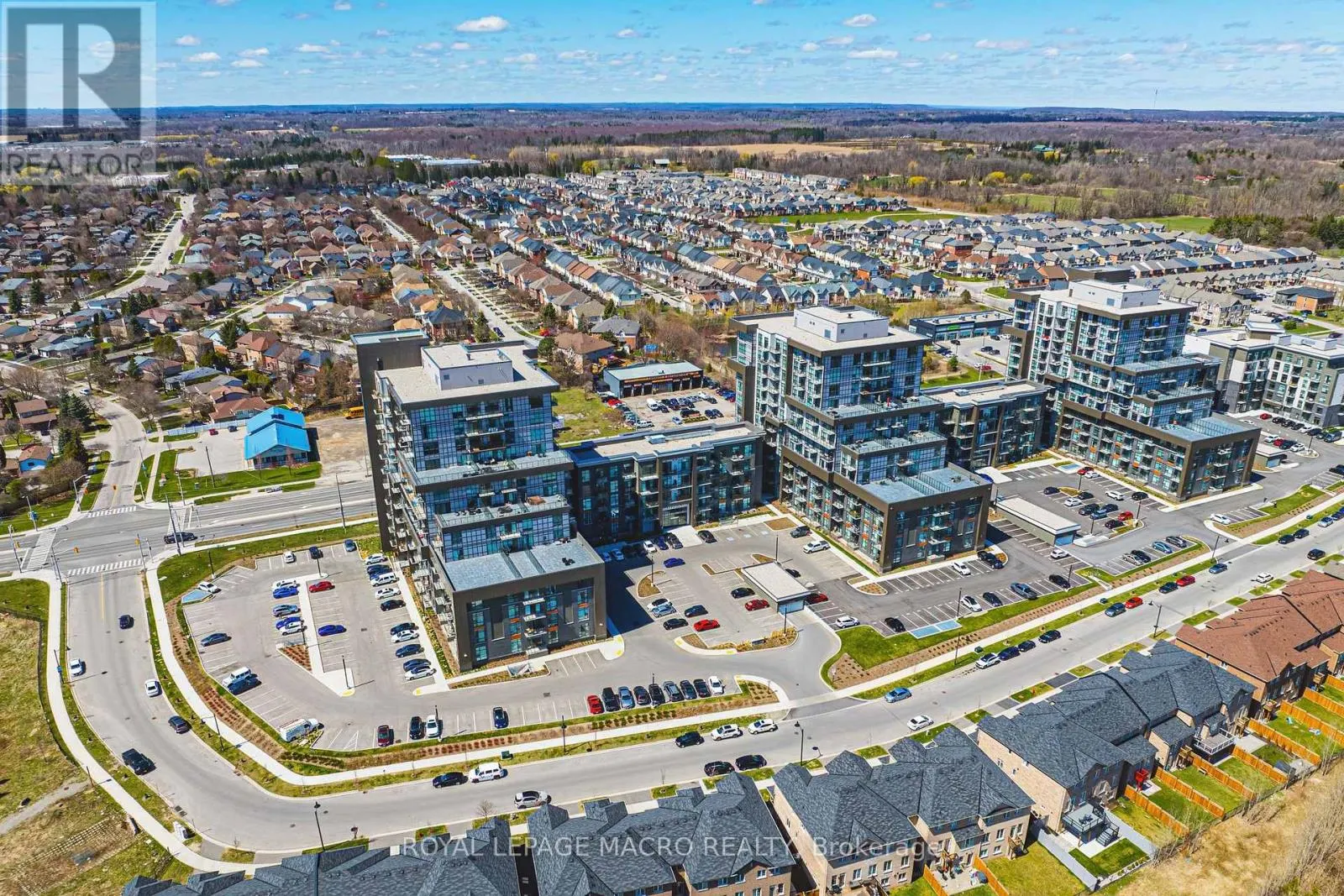 902 - 450 DUNDAS STREET E