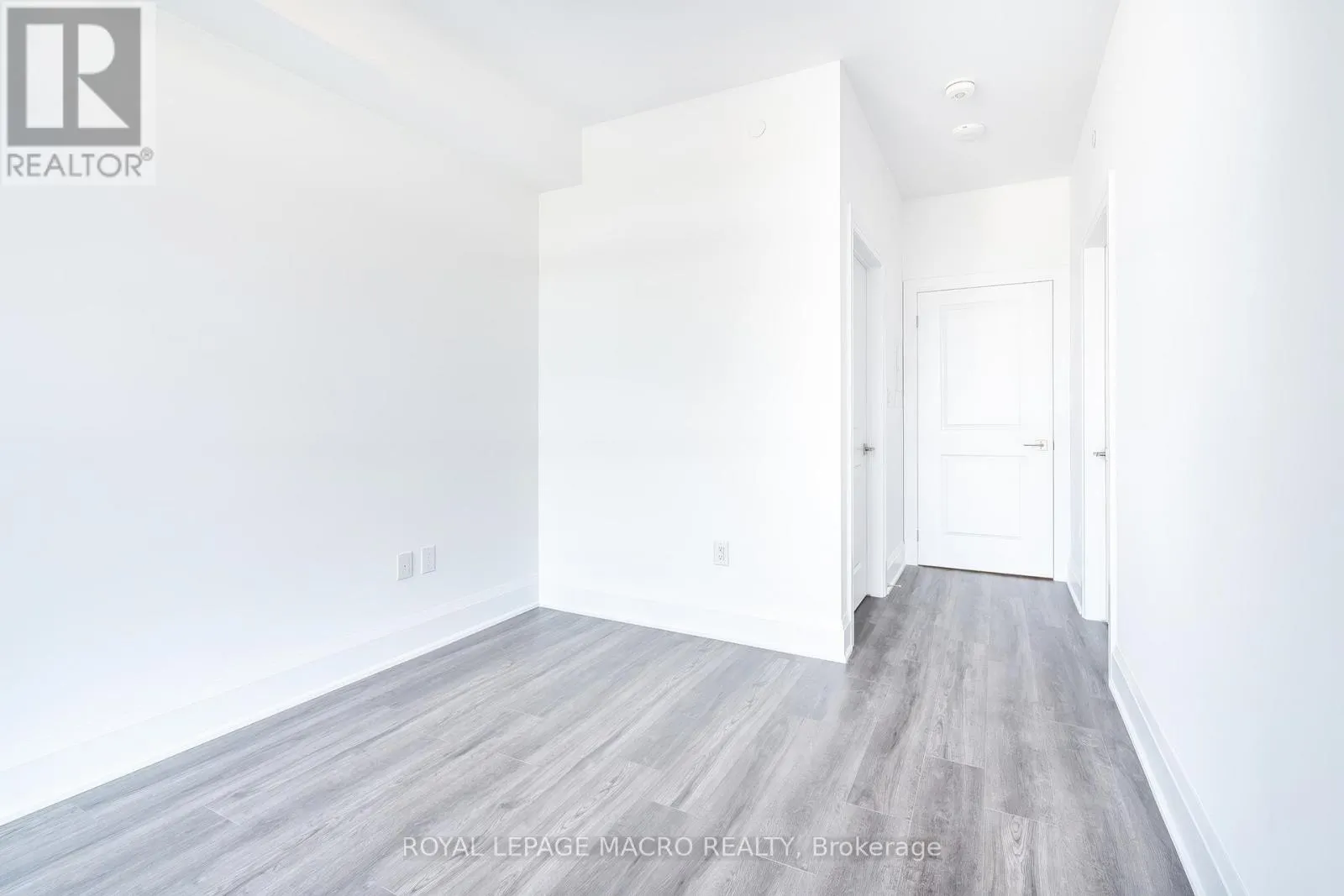 902 - 450 DUNDAS STREET E