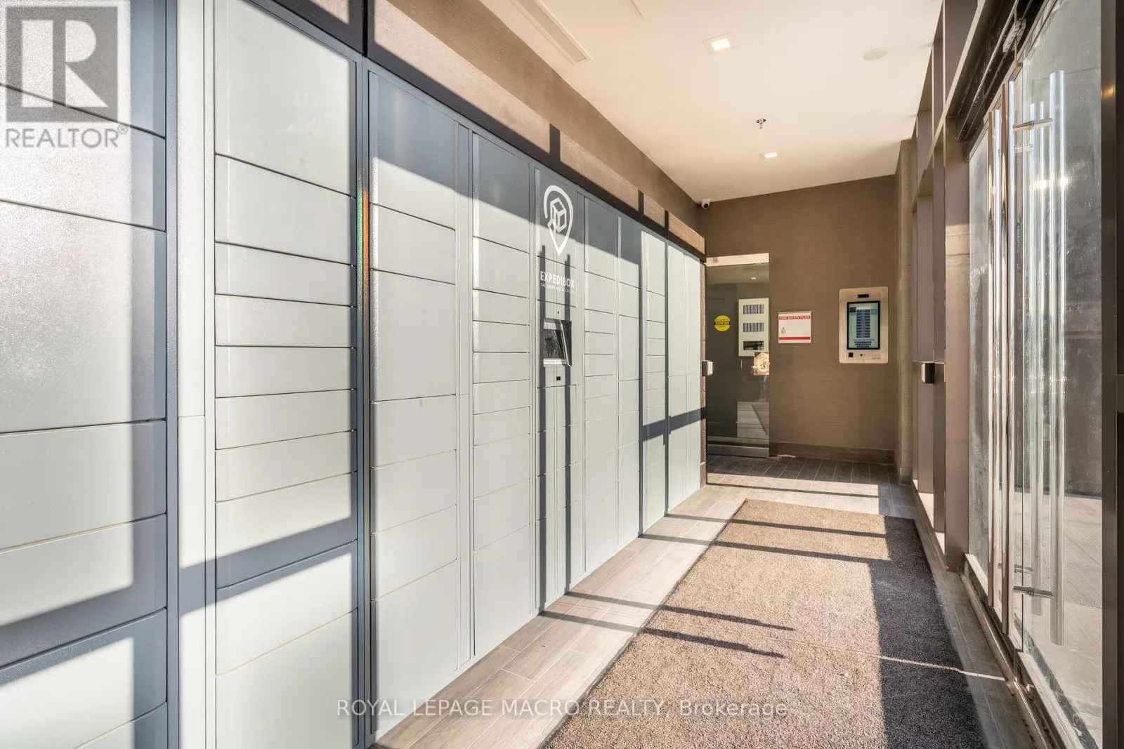 902 - 450 DUNDAS STREET E