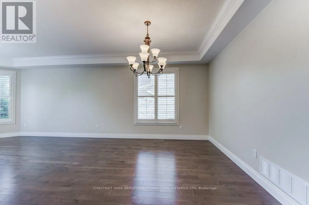 252 EDGEWATER CRESCENT